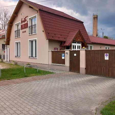 Kata Panzio Hotel Oroszlany Luaran gambar