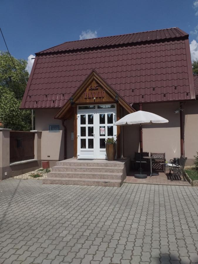 Kata Panzio Hotel Oroszlany Luaran gambar