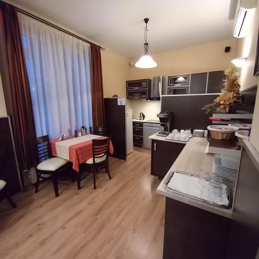 Kata Panzio Hotel Oroszlany Luaran gambar