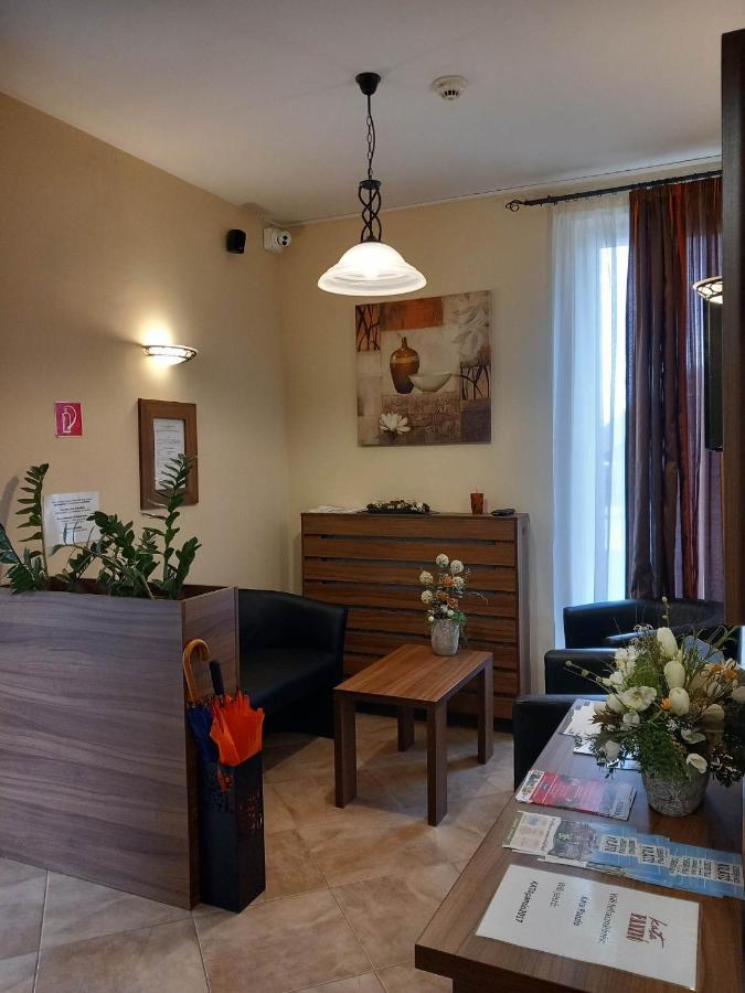 Kata Panzio Hotel Oroszlany Luaran gambar