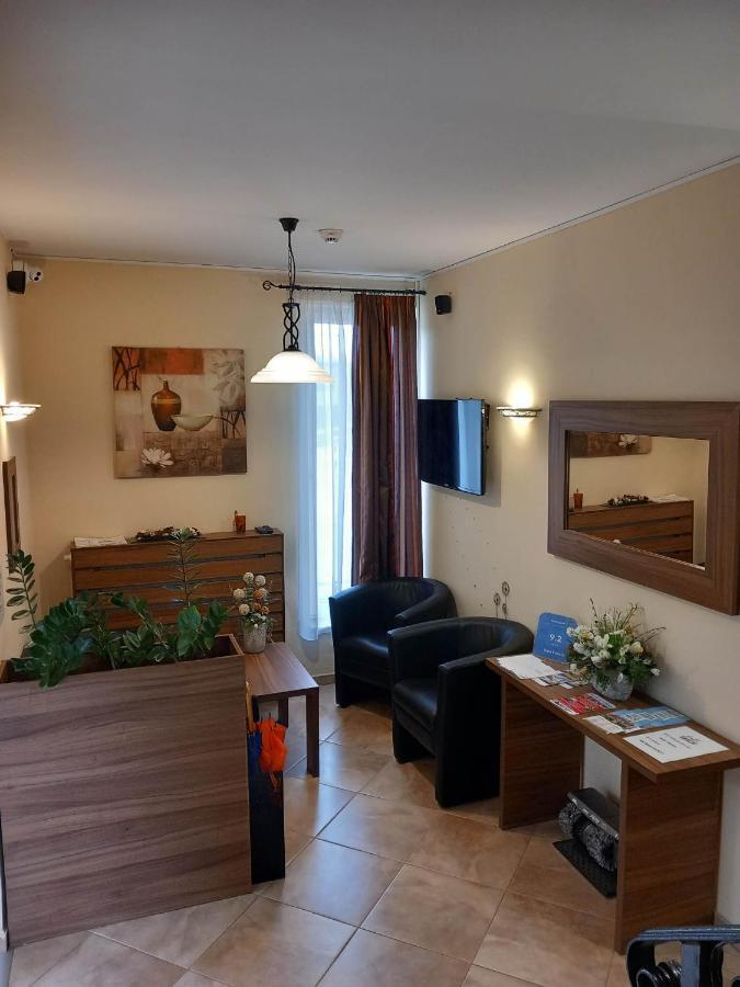 Kata Panzio Hotel Oroszlany Luaran gambar