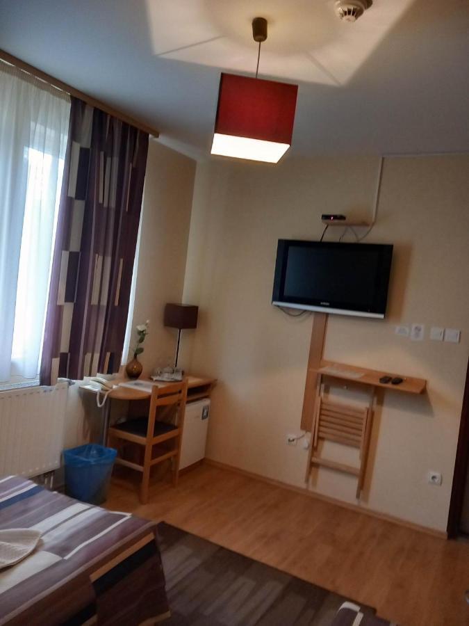 Kata Panzio Hotel Oroszlany Luaran gambar