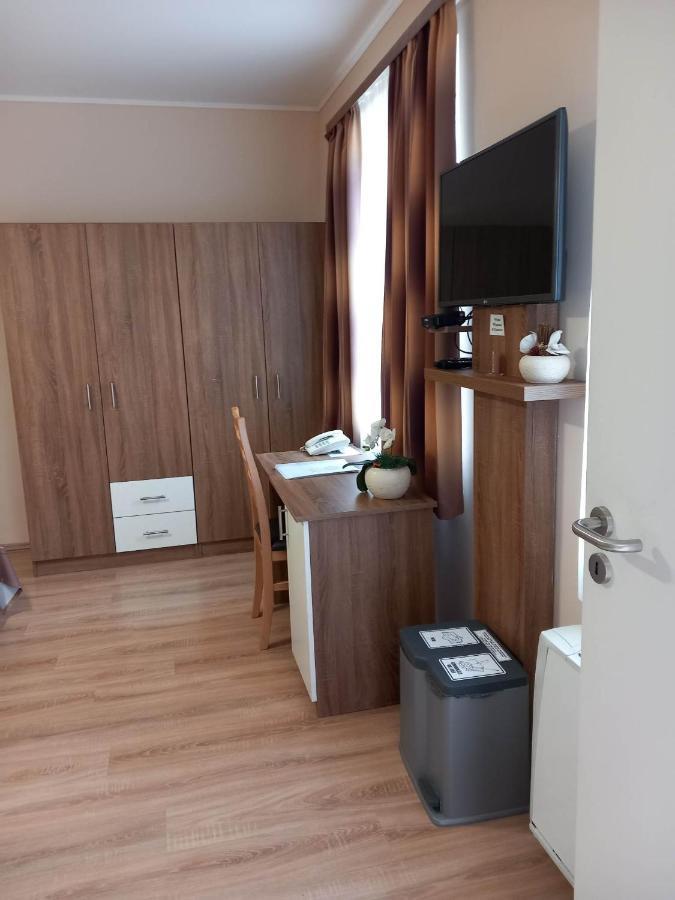 Kata Panzio Hotel Oroszlany Luaran gambar