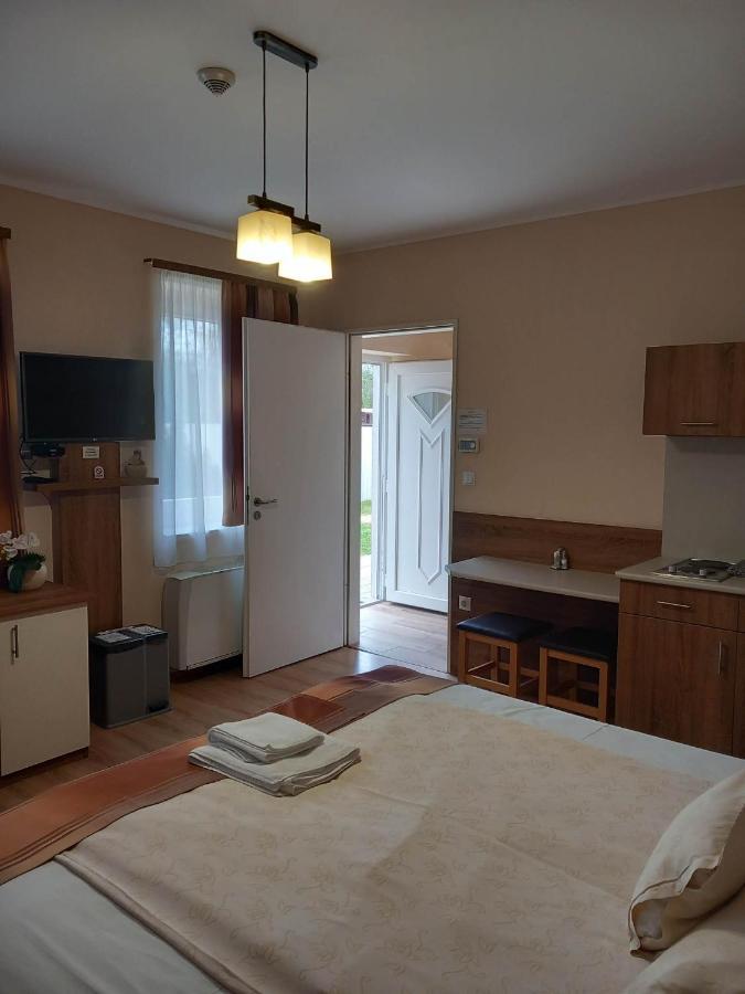 Kata Panzio Hotel Oroszlany Luaran gambar