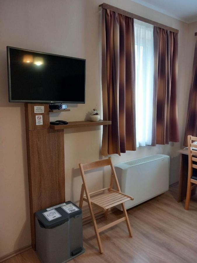 Kata Panzio Hotel Oroszlany Luaran gambar