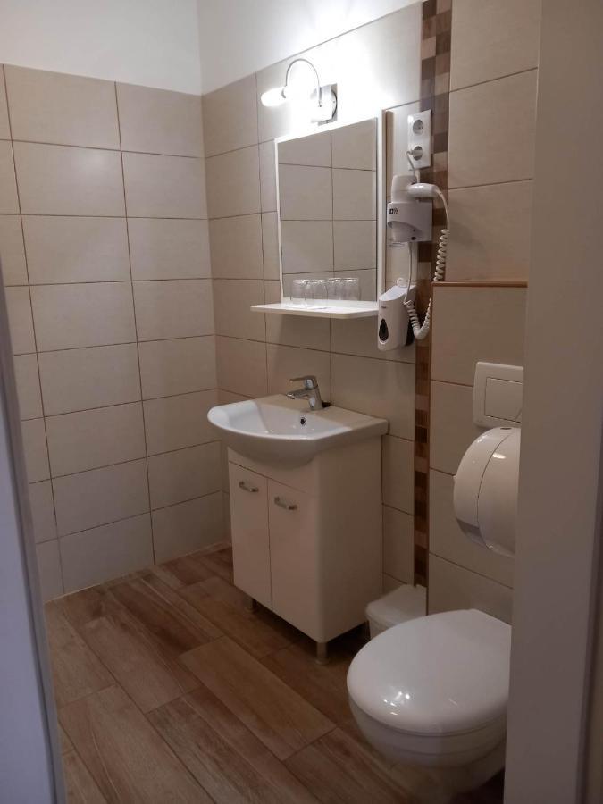 Kata Panzio Hotel Oroszlany Luaran gambar