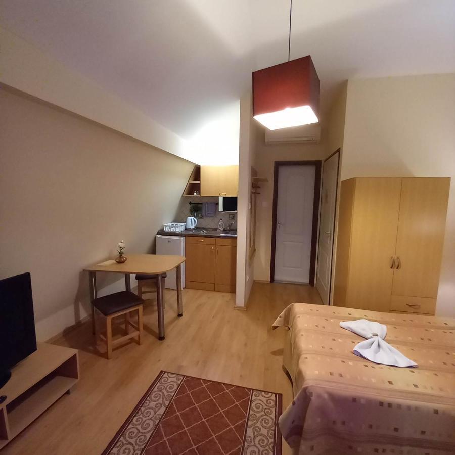 Kata Panzio Hotel Oroszlany Luaran gambar