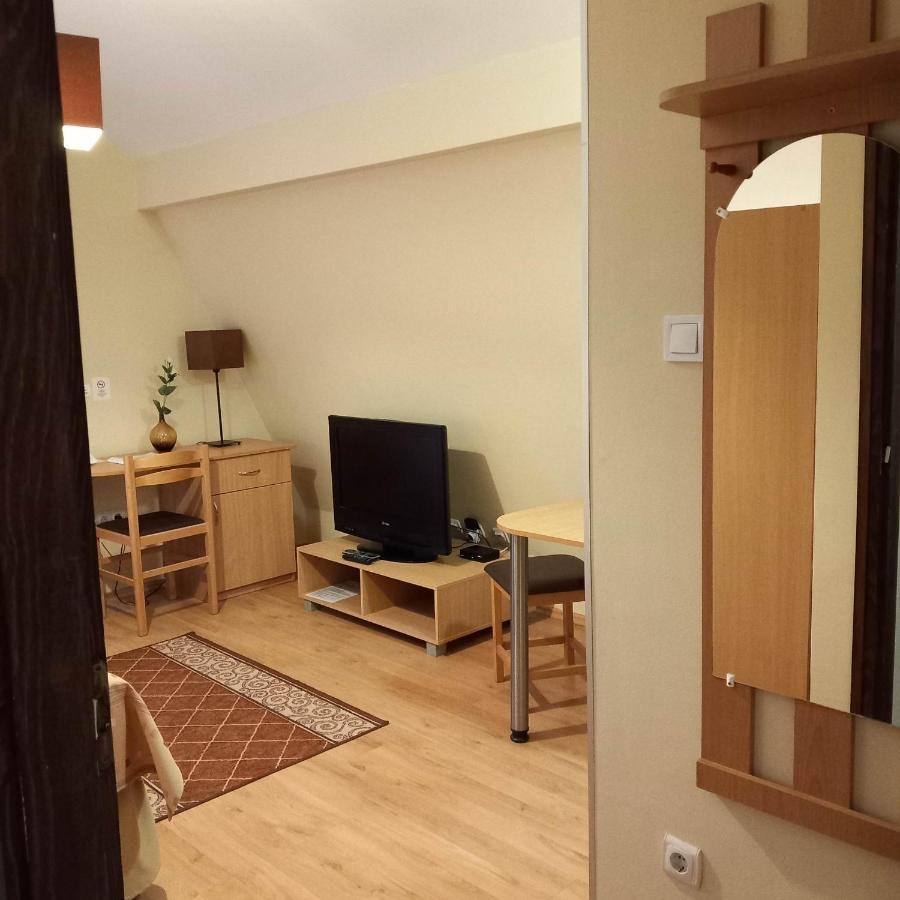 Kata Panzio Hotel Oroszlany Luaran gambar