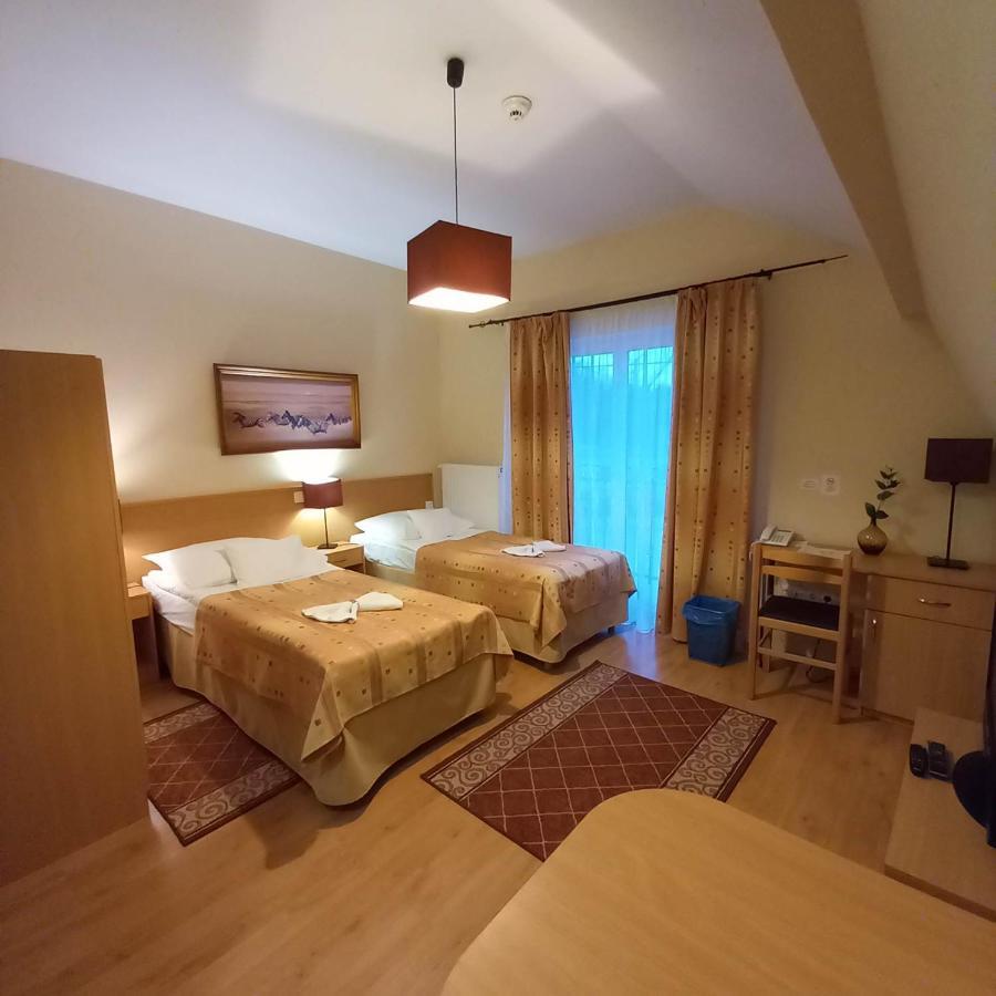 Kata Panzio Hotel Oroszlany Luaran gambar