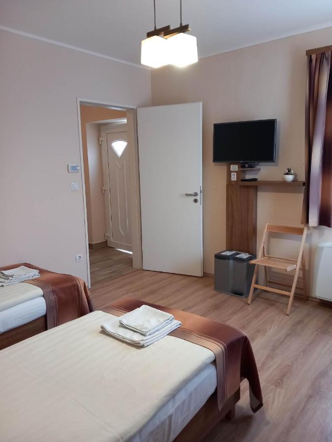 Kata Panzio Hotel Oroszlany Luaran gambar