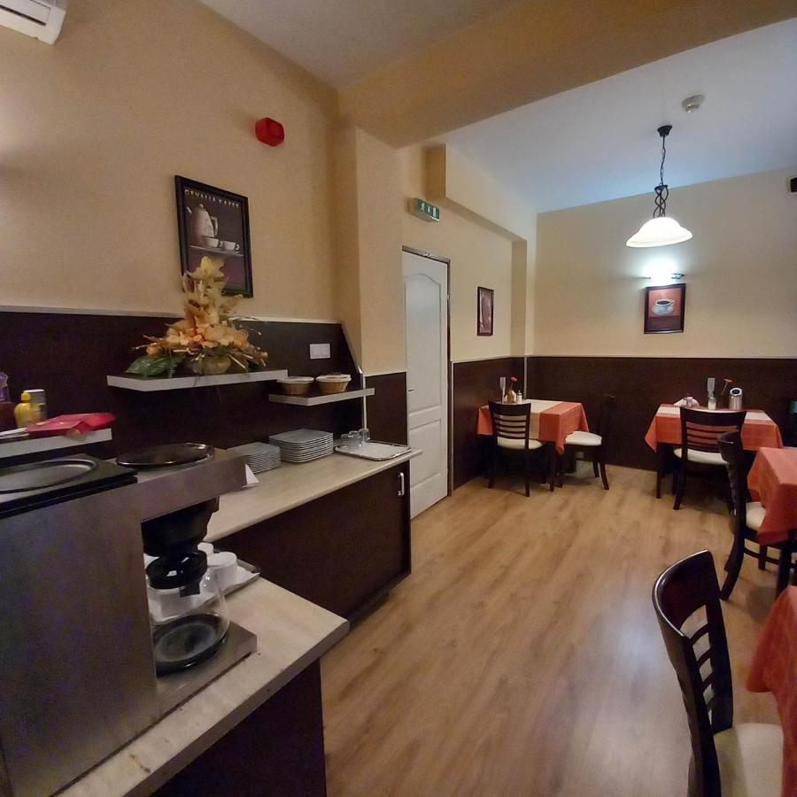 Kata Panzio Hotel Oroszlany Luaran gambar