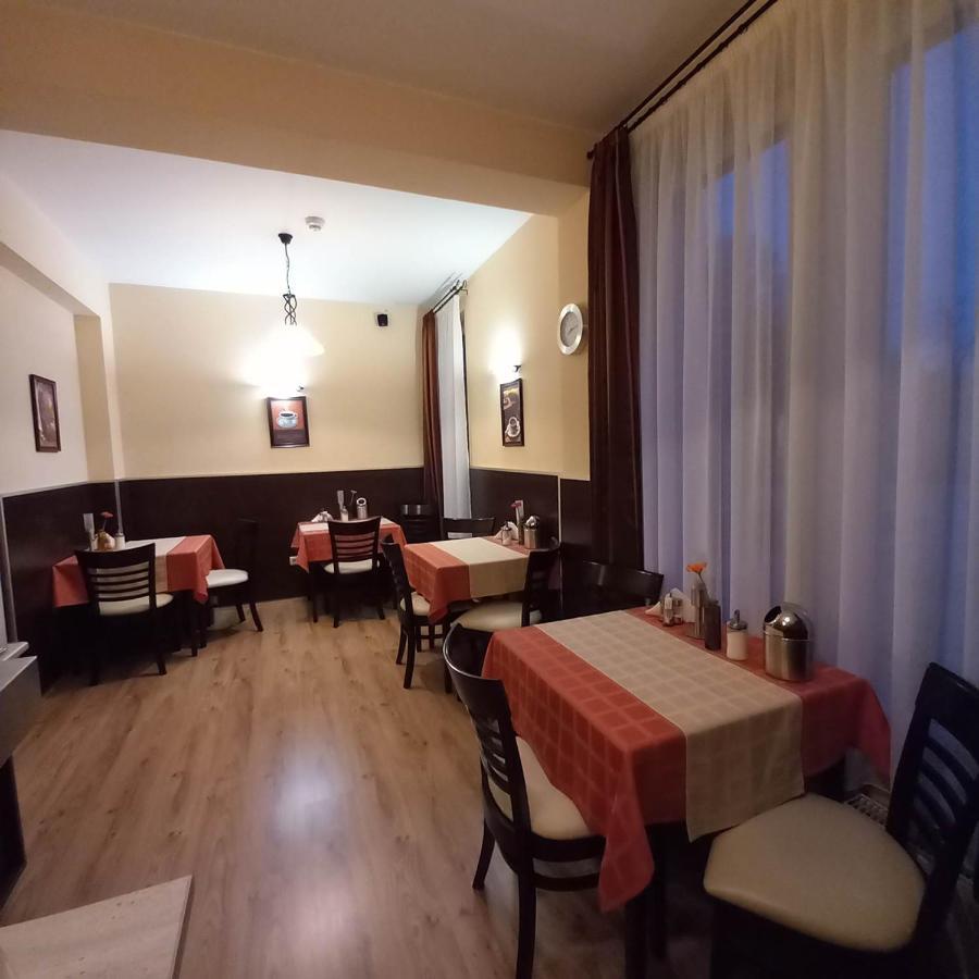Kata Panzio Hotel Oroszlany Luaran gambar