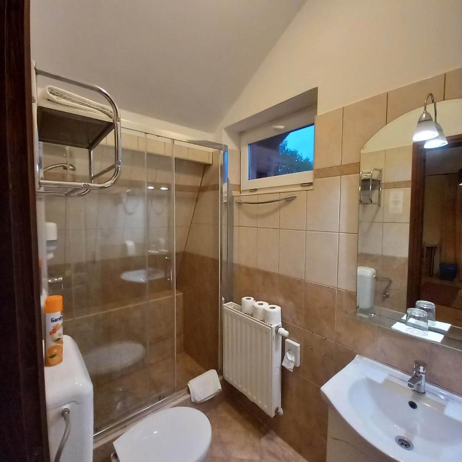 Kata Panzio Hotel Oroszlany Luaran gambar